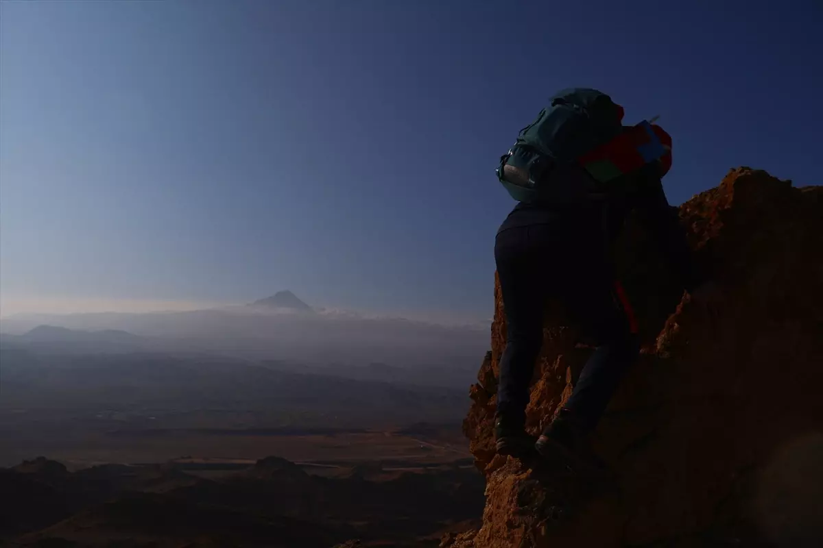 Iğdır\'da Tekelti Dağı Sisle Kaplandı
