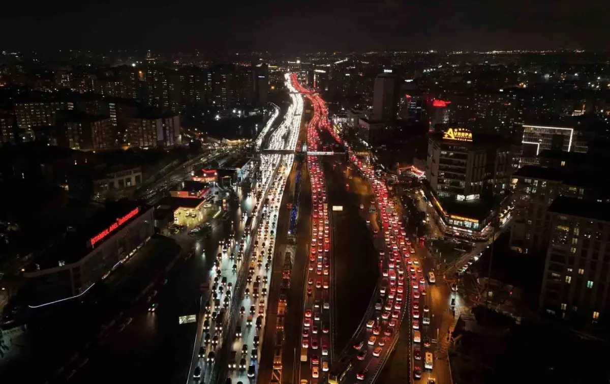 İstanbul\'da Trafik Yoğunluğu Yüzde 90