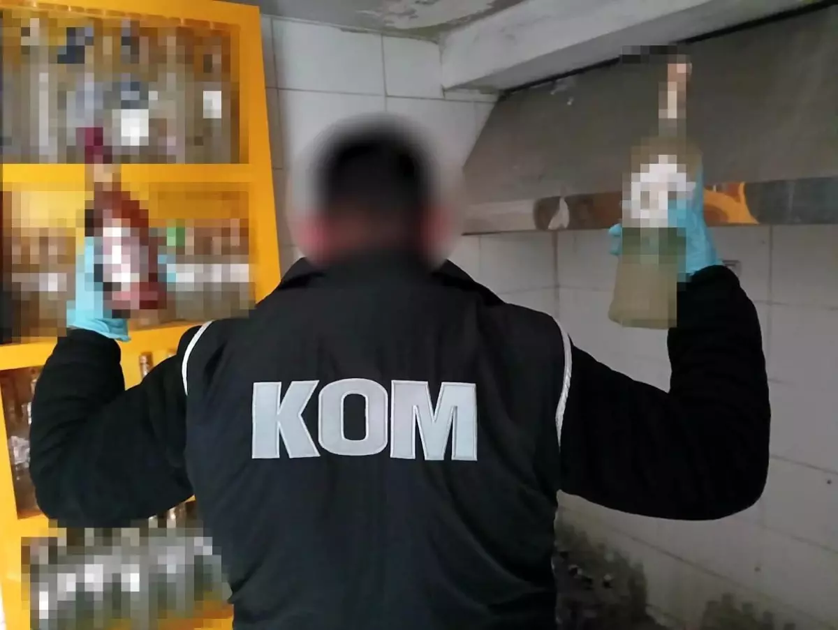 İzmir\'de Kaçakçılık Operasyonu: 22 Gözaltı