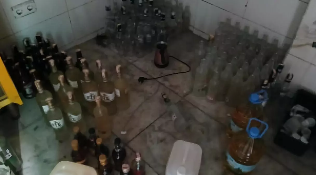 İzmir\'de Yılbaşı Öncesi Kaçak İçi Operasyonu