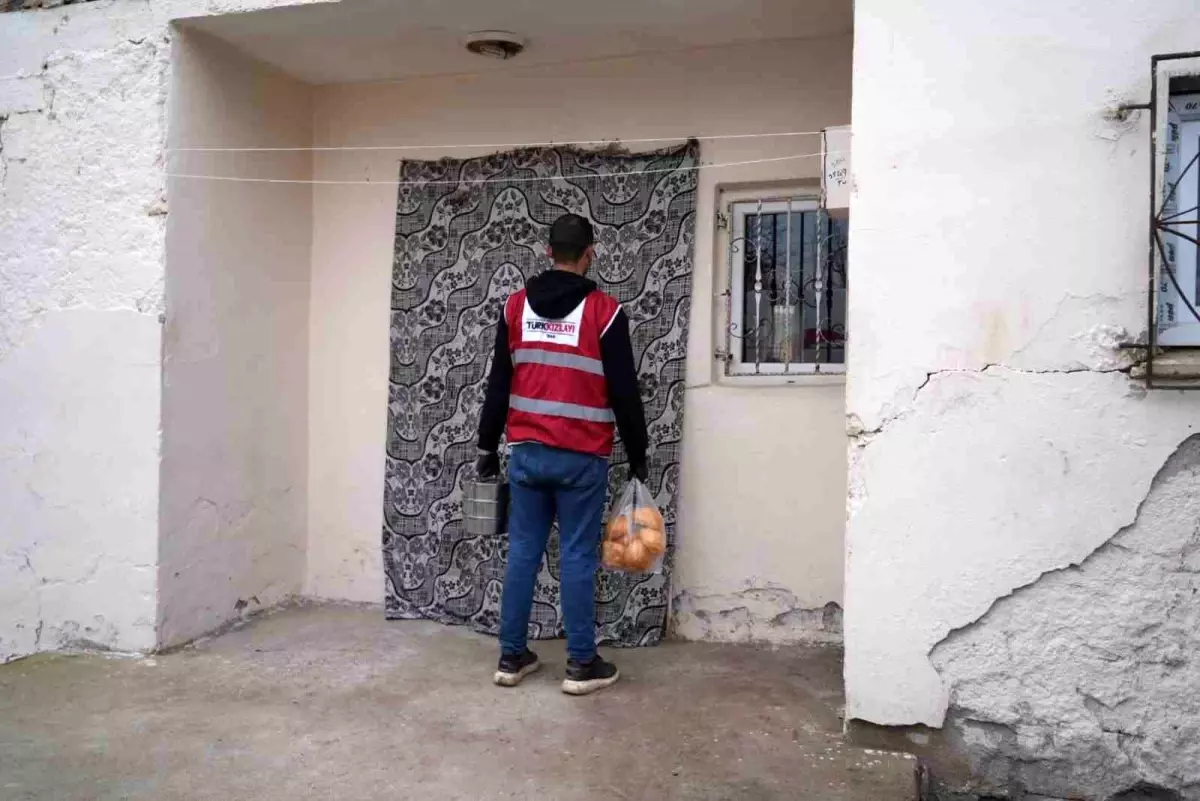 Kızılay\'dan Muş\'ta Sıcak Yemek Desteği