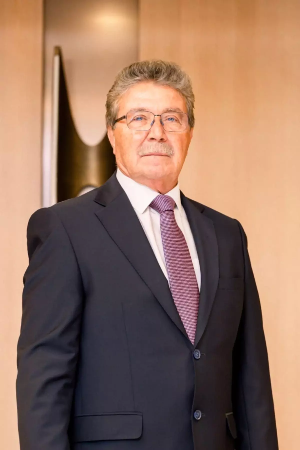 Üstel\'den Tepki: Askeri Planlar Meşru Değil