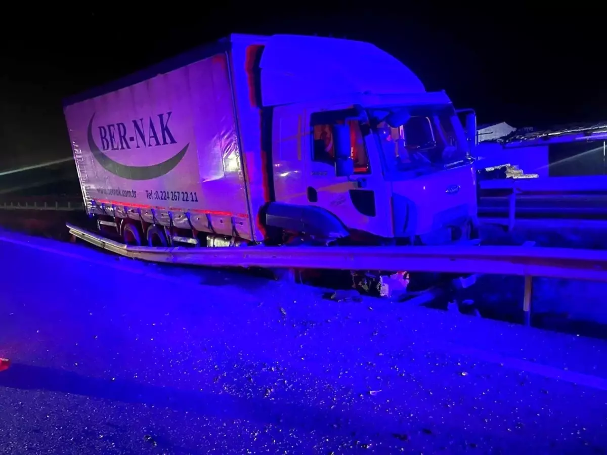 Bilecik\'te Kamyon Kazası: Sürücü Yaralandı