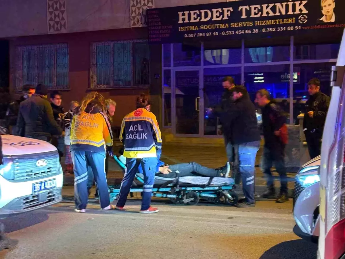 Köpek Yüzünden Bıçaklı Kavga: 1 Yaralı