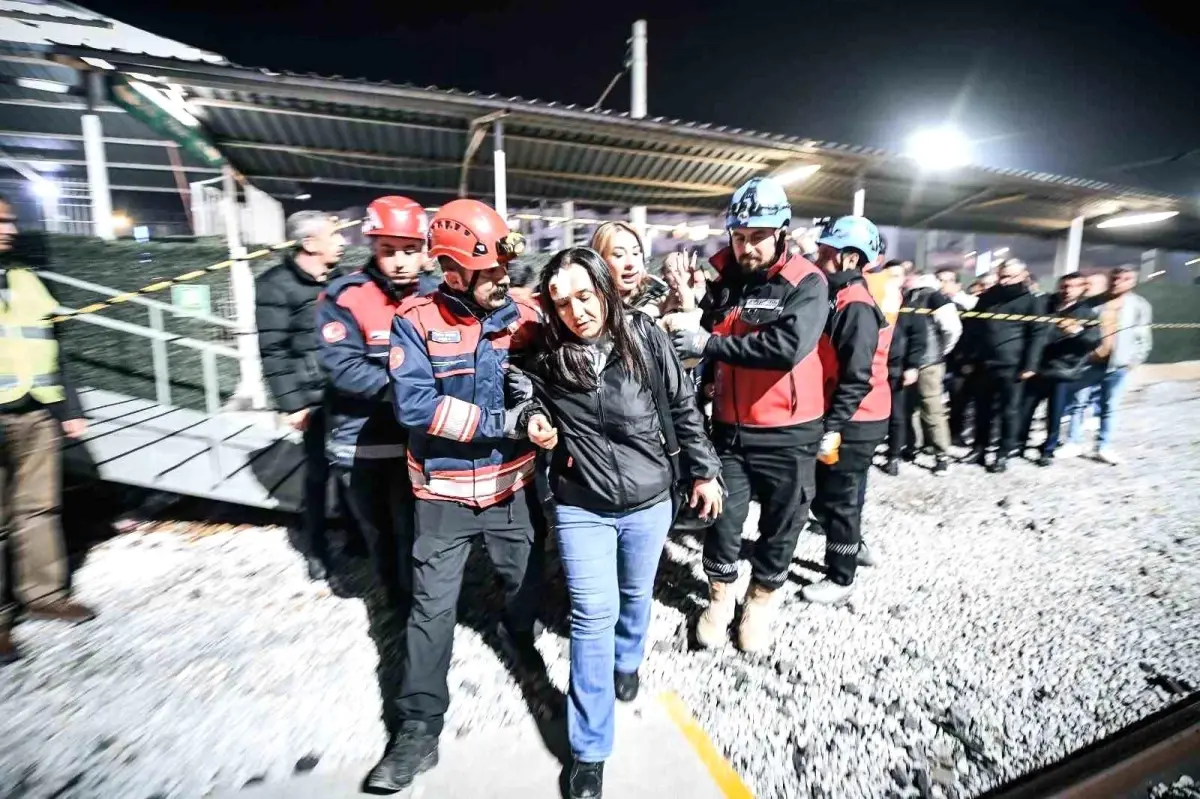 Menemen İZBAN İstasyonu\'nda deprem ve kaza tatbikatı