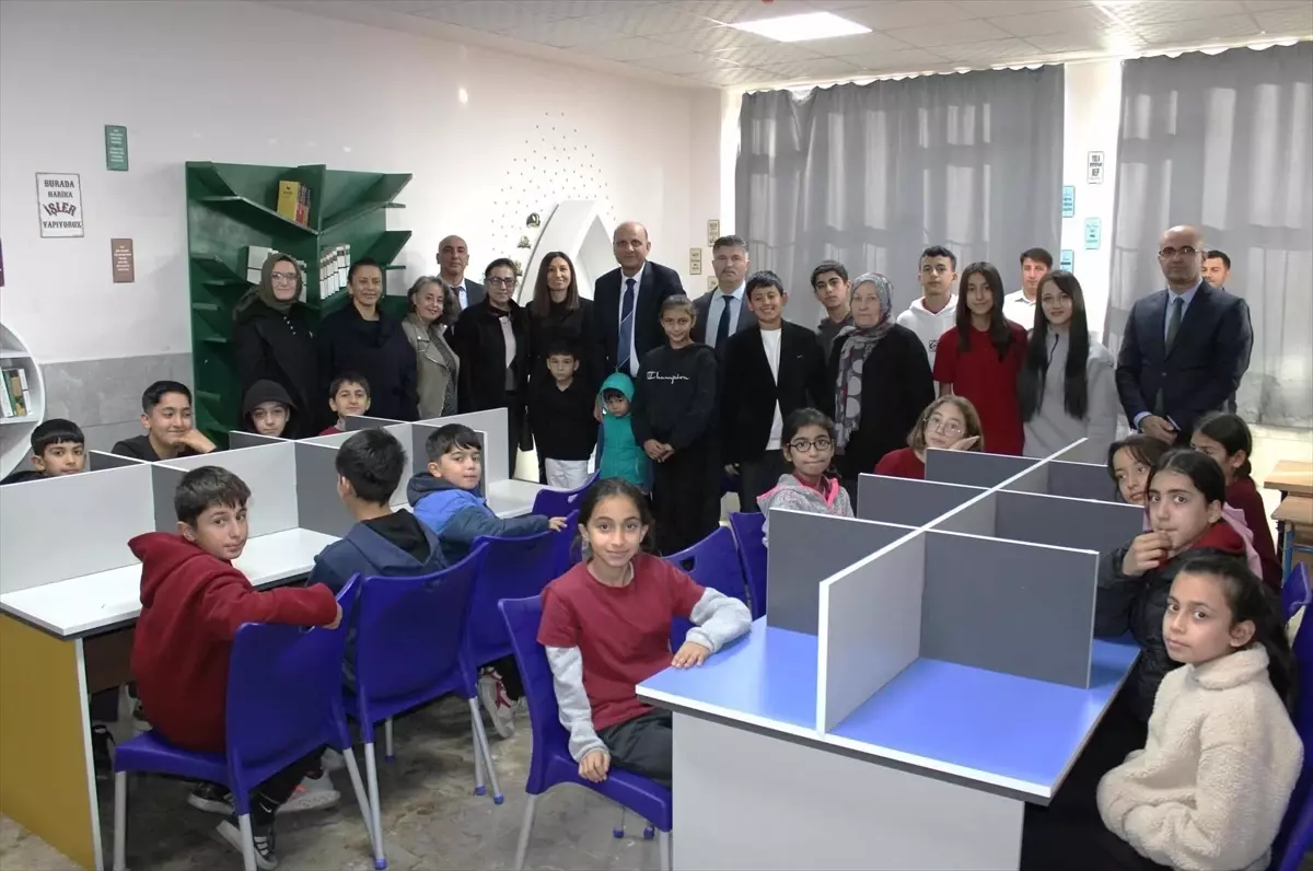 Öğretmenden Eşi Anısına Kütüphane