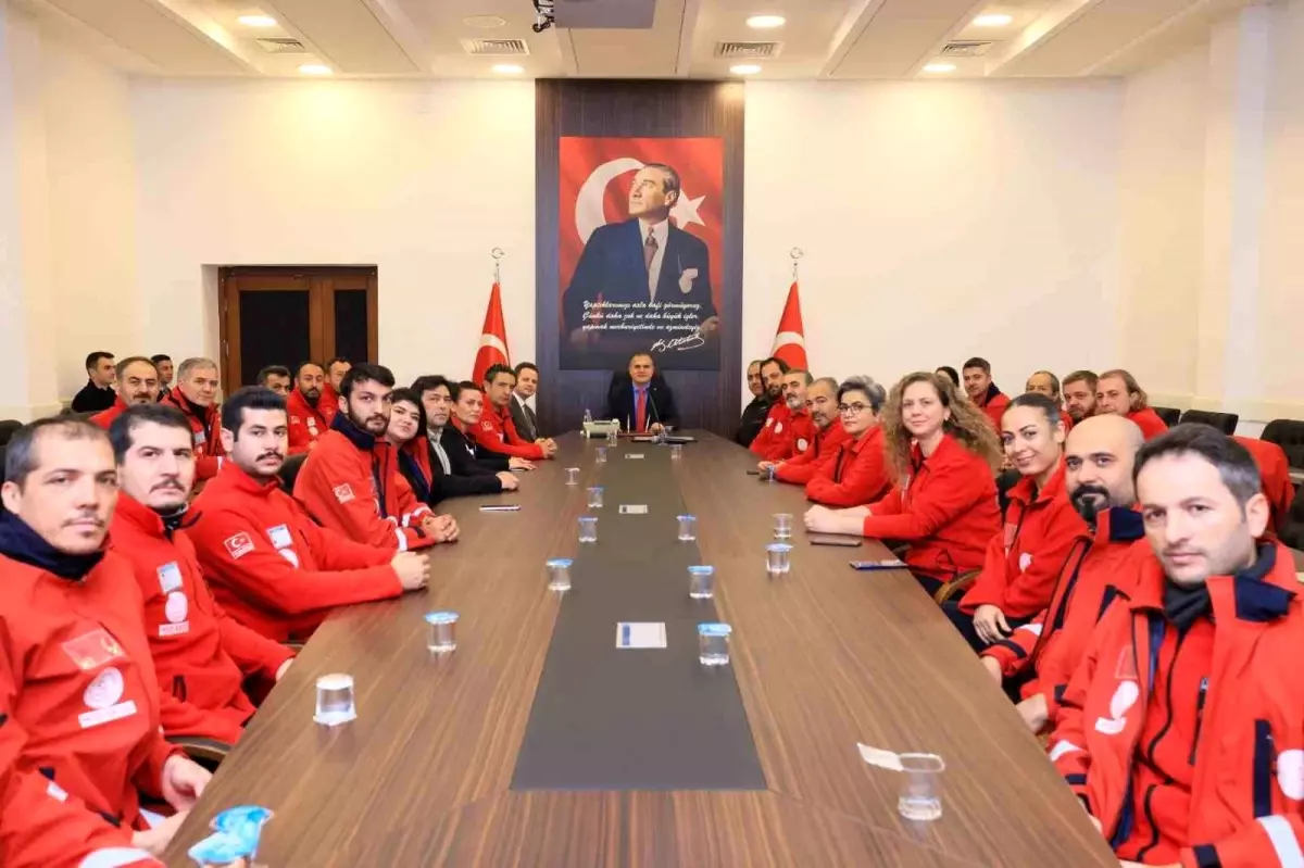 MEB AKUB Ekibi Vali Akbıyık\'ı Ziyaret Etti