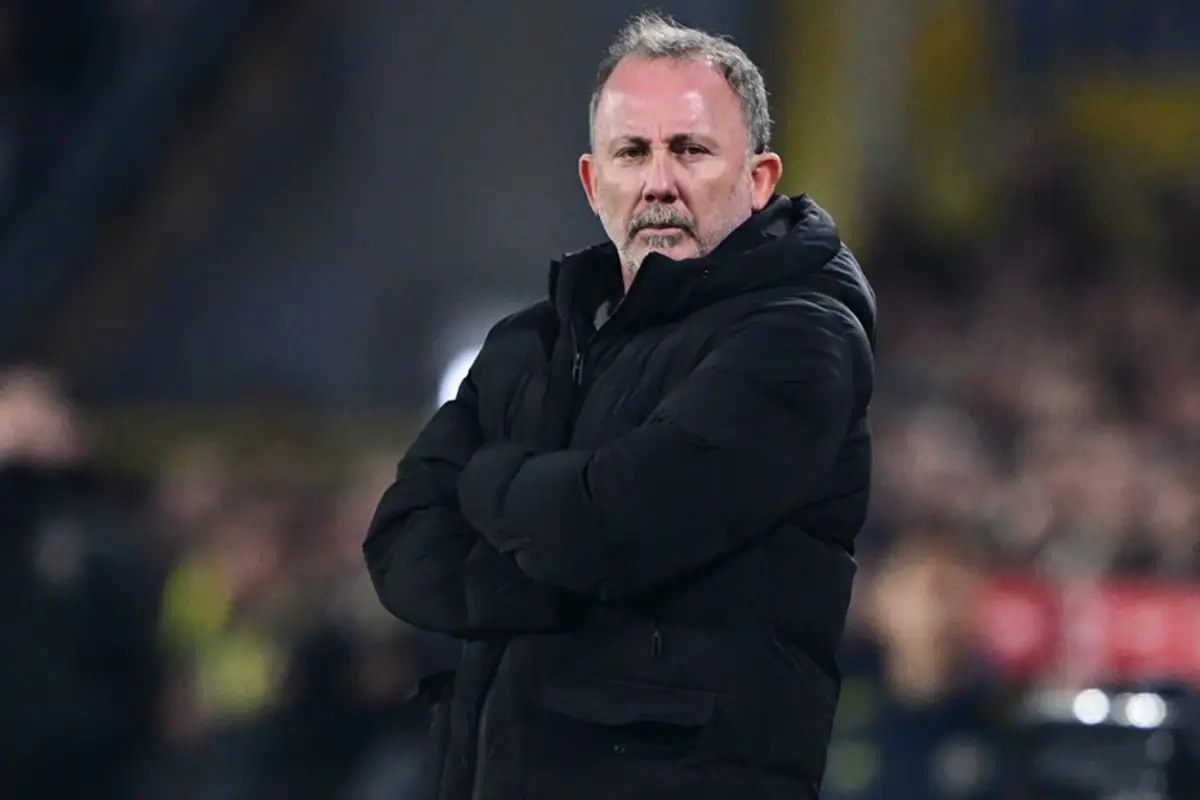 Sergen Yalçın, tarihi derbi galibiyeti sonrası hakemlere verdi veriştirdi