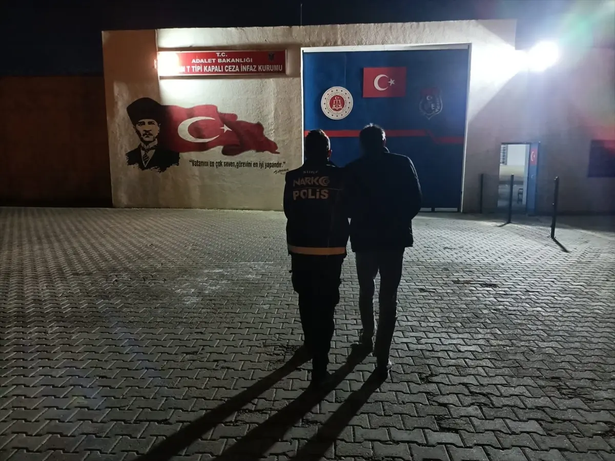 Siirt\'te midelerinde uyuşturucu bulunan yabancı uyruklu 4 şüpheli tutuklandı