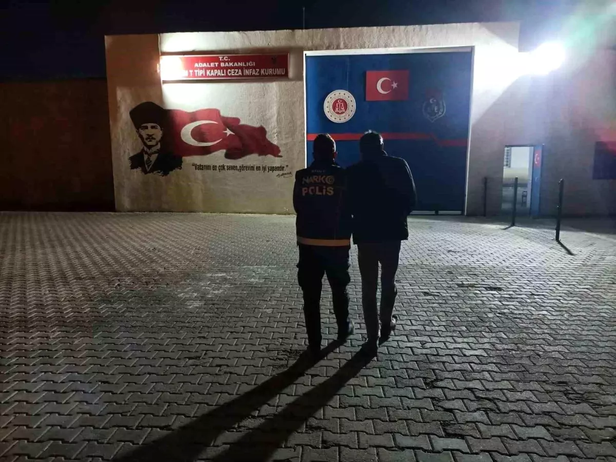 Siirt\'te midelerinden uyuşturucu çıkan 4 şahıs tutuklandı