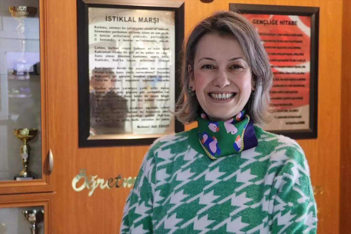 Alkışlarla Temizlik Görevlisine Destek