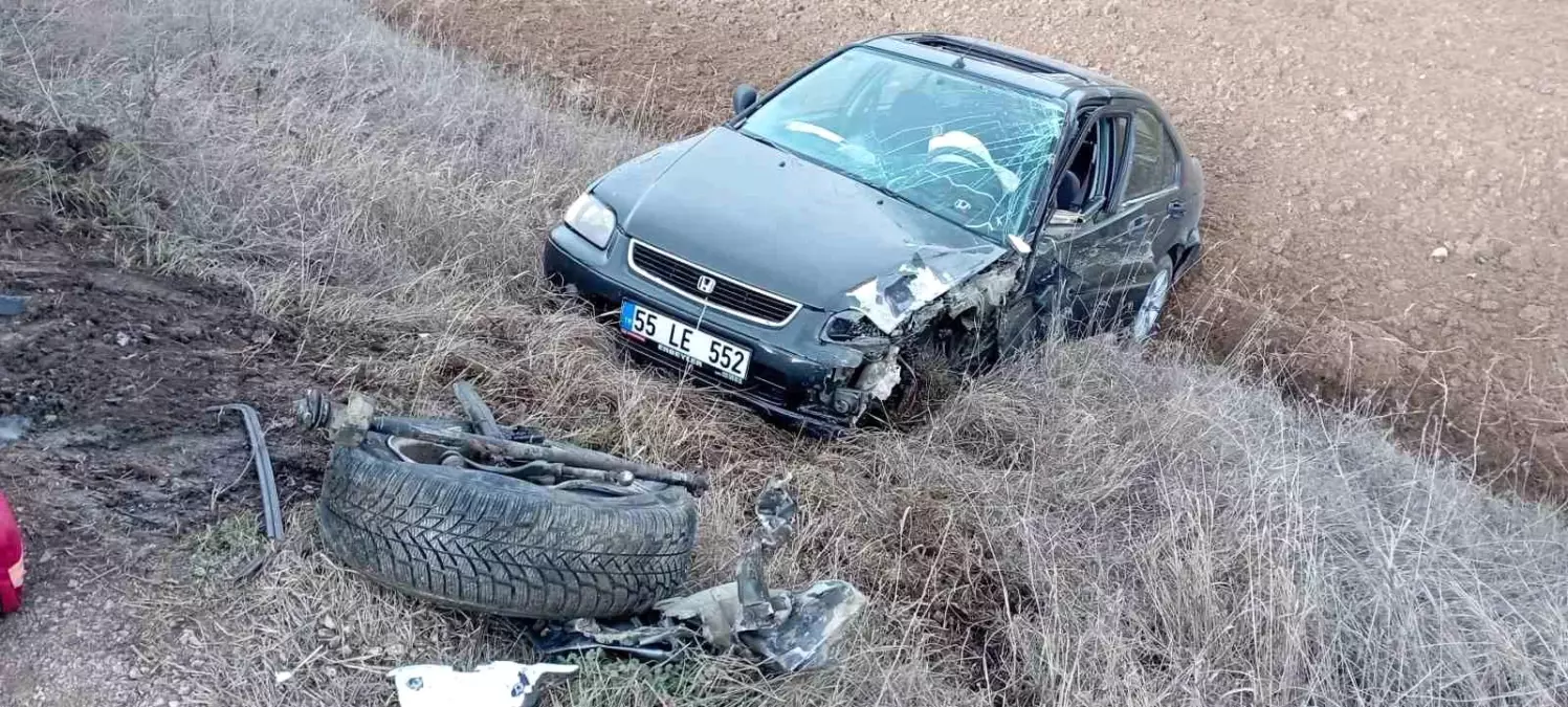 Tokat\'ta Kafa Kafaya Kaza: 3 Yaralı