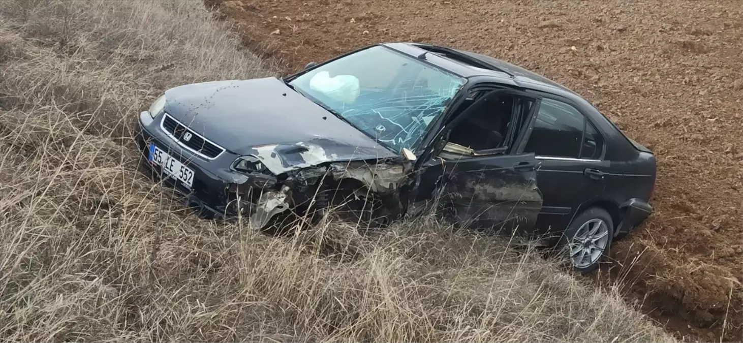 Tokat\'ta Otomobil Kazası: 3 Yaralı