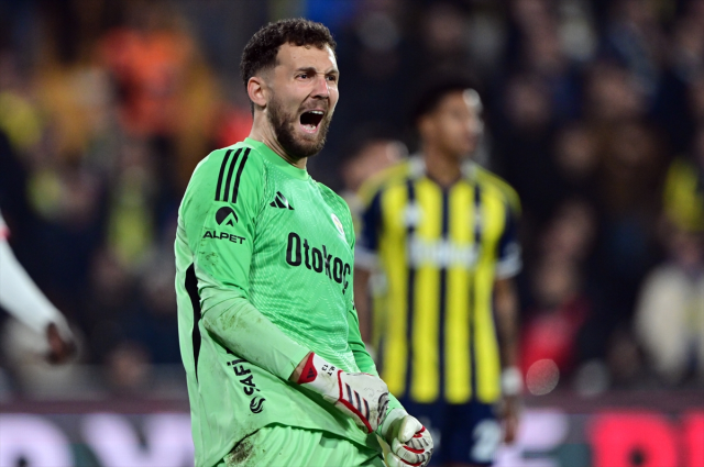 Yılın son derbisinde Beşiktaş, Fenerbahçe'yi 90+1'de yıktı