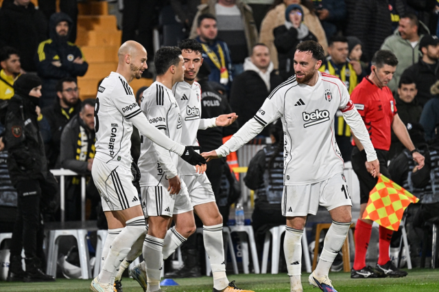 Yılın son derbisinde Beşiktaş, Fenerbahçe'yi 90+1'de yıktı