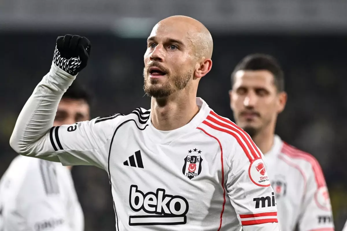 Yılın son derbisinde Beşiktaş, Fenerbahçe\'yi 90+1\'de yıktı