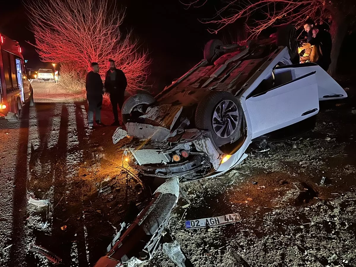 Adıyaman\'da Otomobil Devrildi: 3 Yaralı