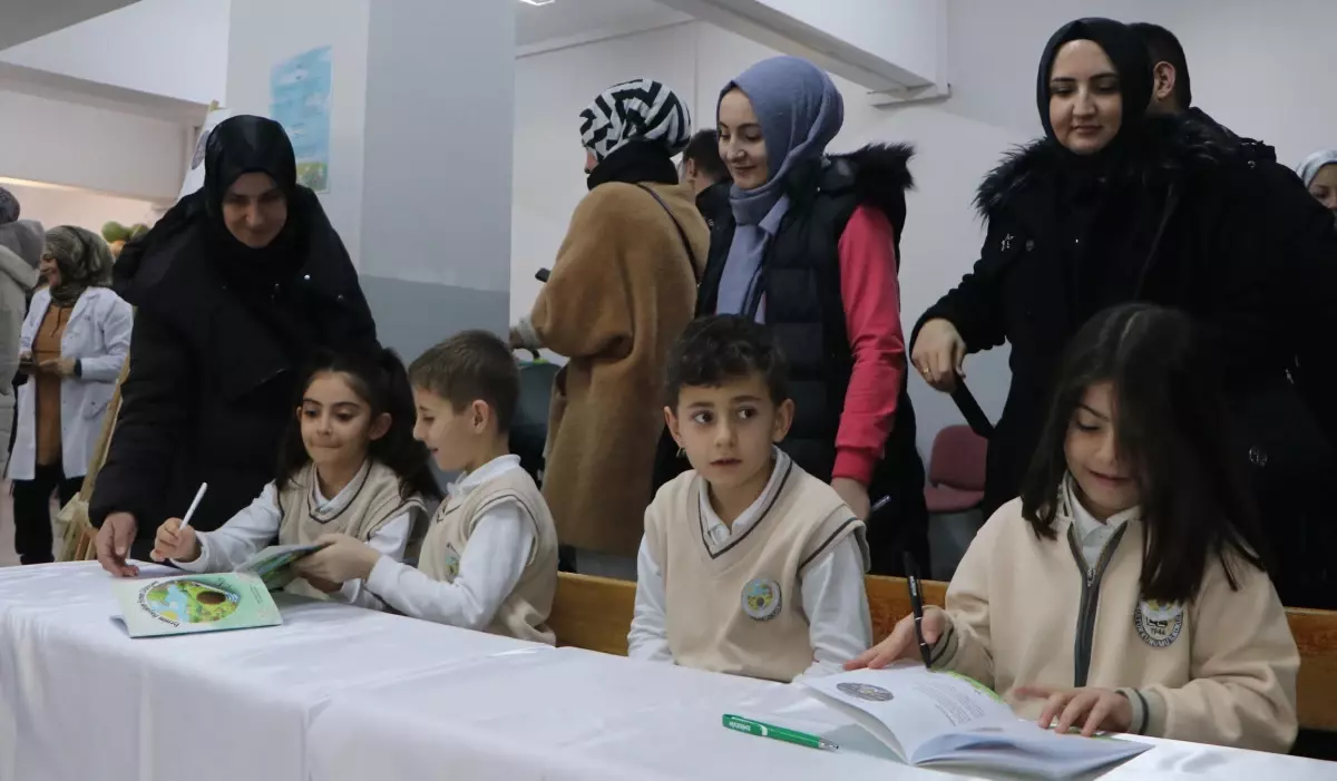 Öğrencilerden Şiir Kitabı ve Yardım