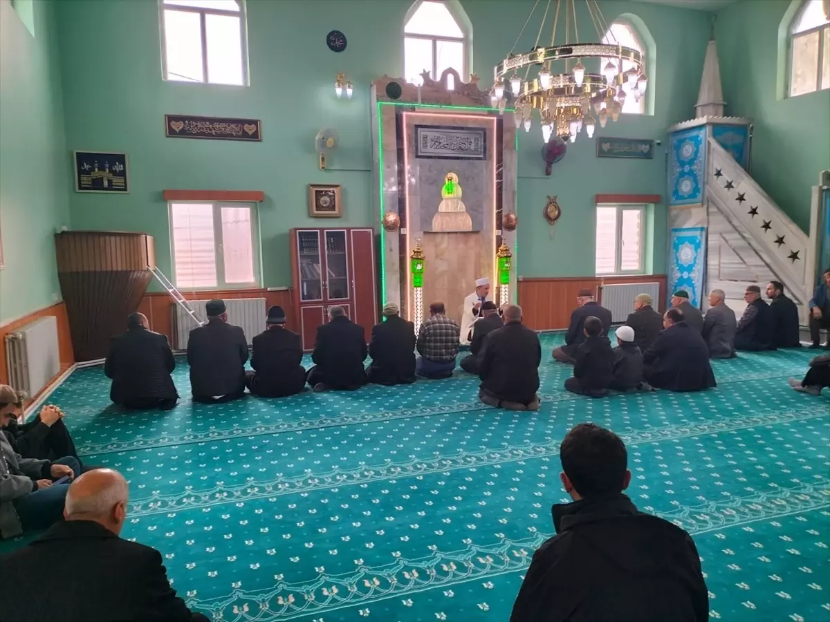 Alaca\'da öğrenci ve velilerle kitap okuma etkinliği yapıldı