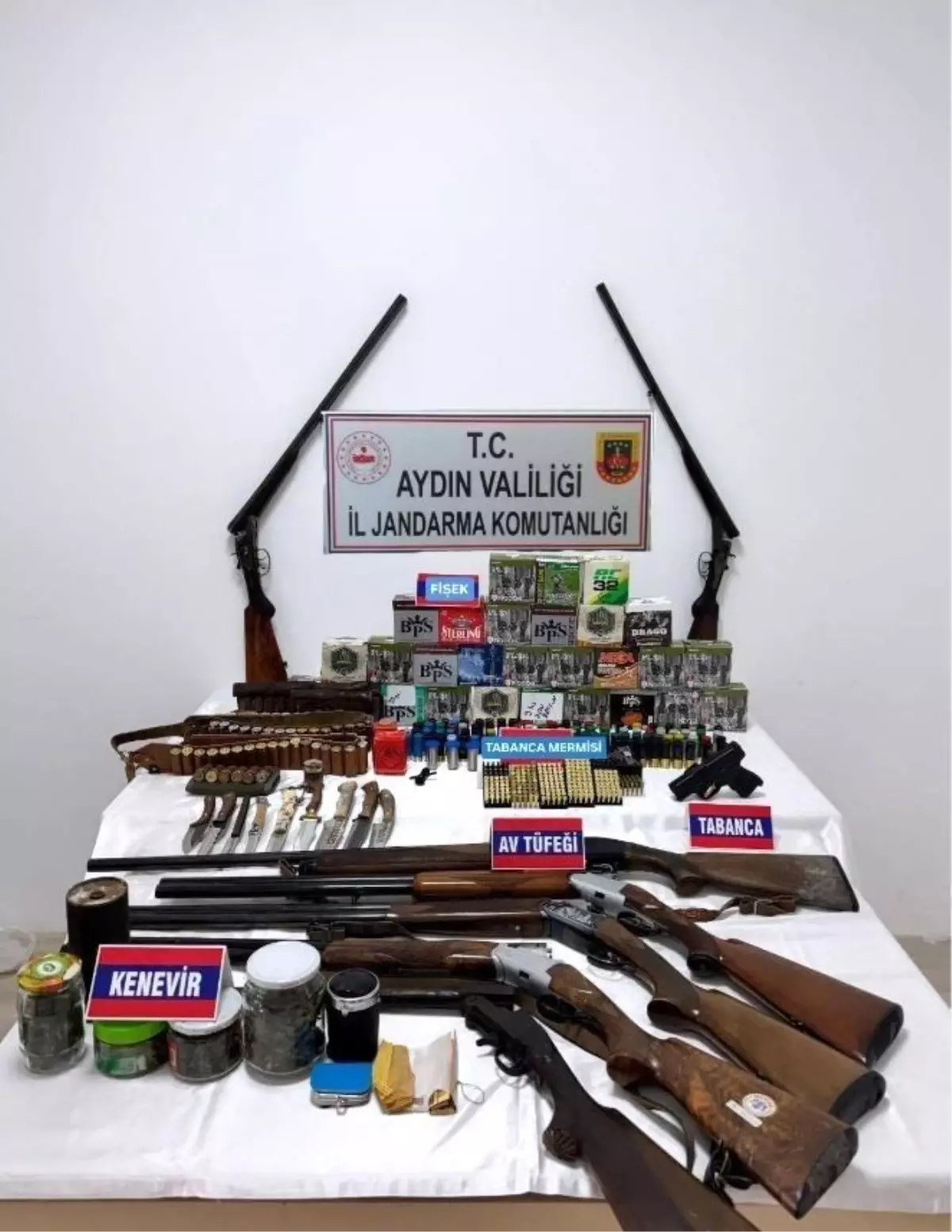 Söke\'de Uyuşturucu ve Silah Operasyonu