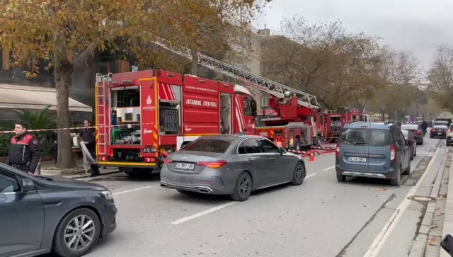Bağdat Caddesi'nde 5 katlı binada yangın! Alevler her yeri sardı