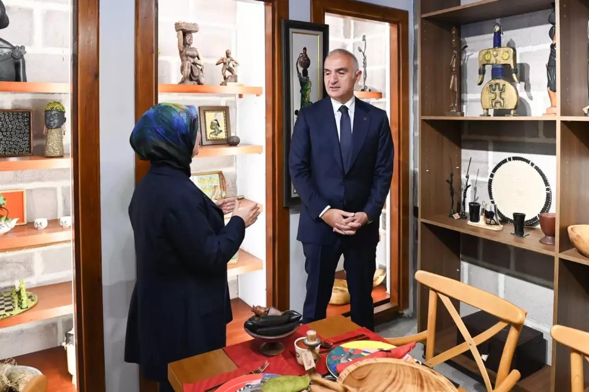 Kültür ve Turizm Bakanı Afrika Kültür Evi\'ni Ziyaret Etti