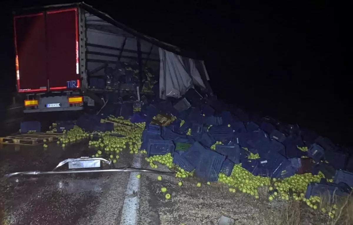 Konya\'da Tır Kazası: Sürücü Yaralandı