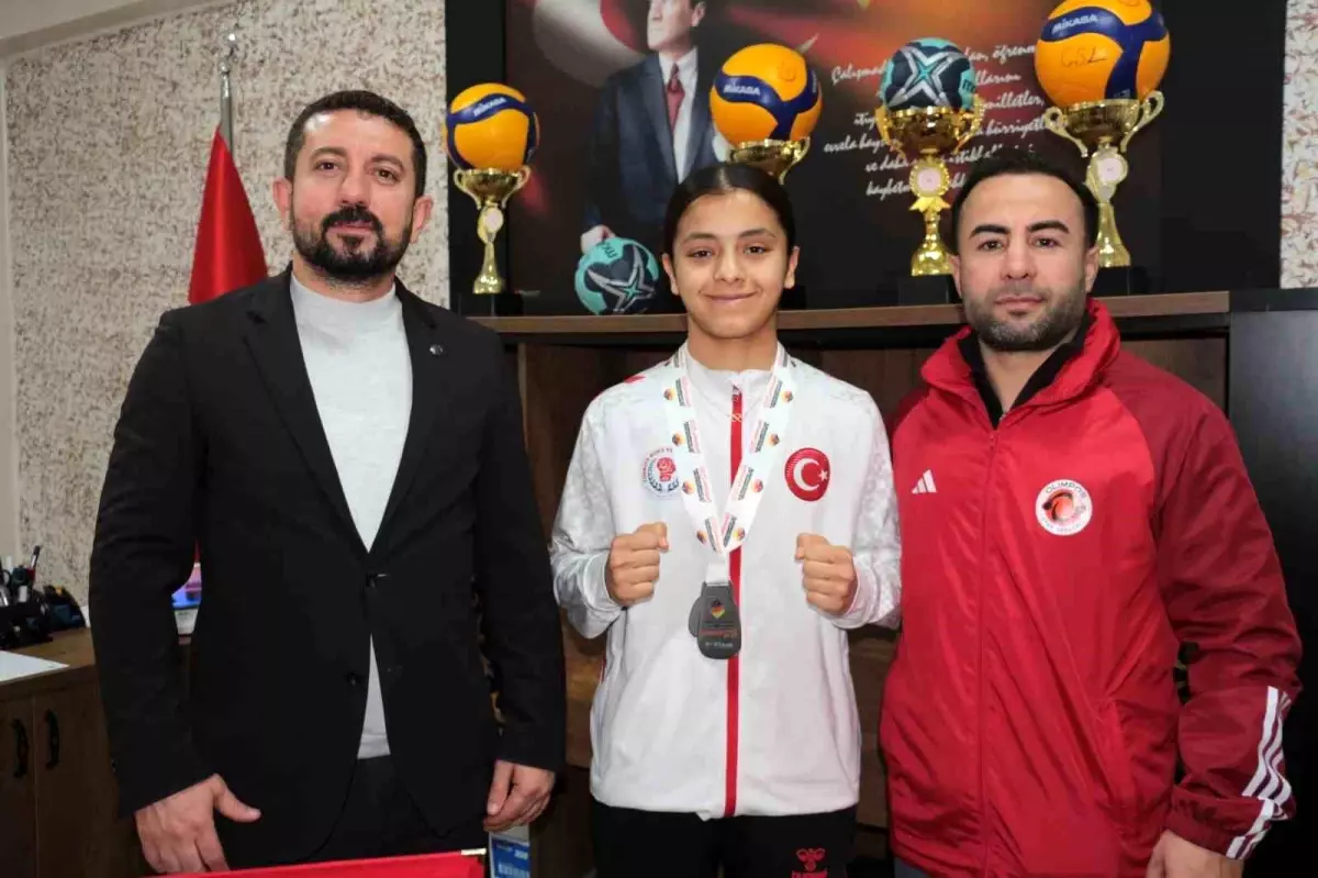 Asmin Çabas Cizre\'de Coşkuyla Karşılandı