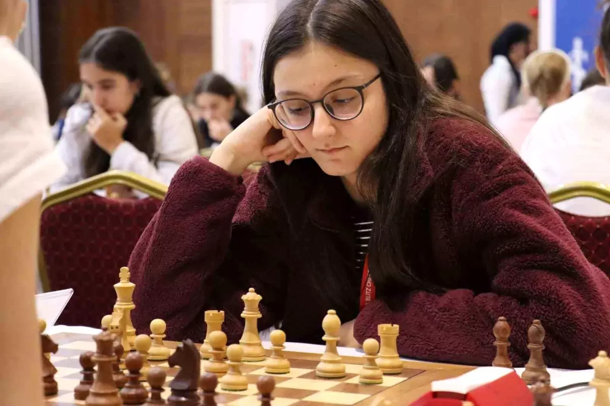 Bursa Büyükşehir Belediyesporlu Arya Aydoğan Dünya dördüncüsü