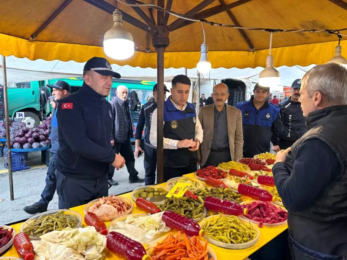 Çayırova\'da pazar esnafına fiyat ve tartı denetimi