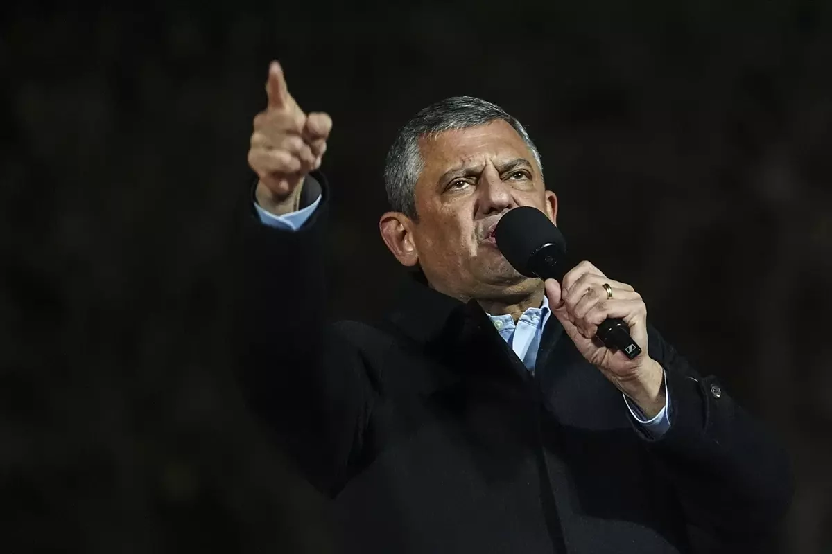 Özgür Özel Kağıthane\'de Miting Düzenledi