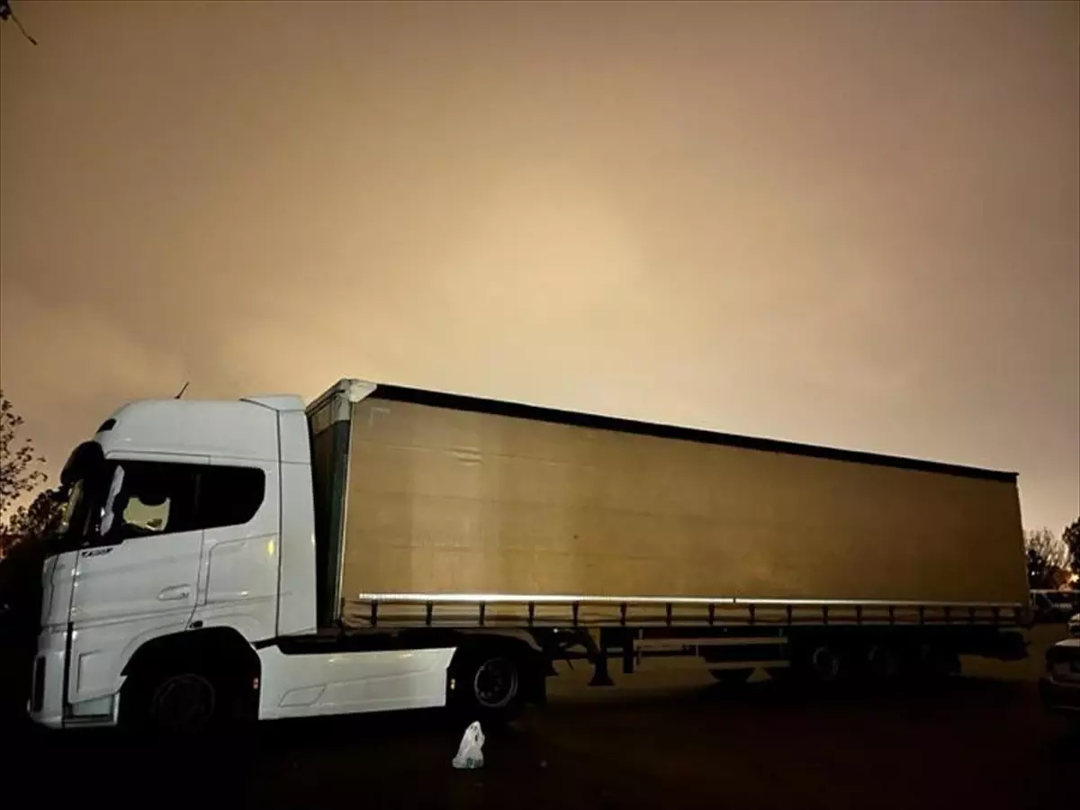 Denizli\'de Kaçak Lastik Operasyonu