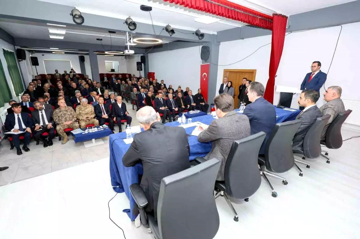 Güroymak\'ta "İlçe Koordinasyon, İstişare ve Muhtarlar Toplantısı" düzenlendi