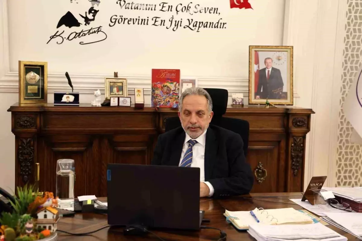 \'Hizmet Madalyası\' sahibi Başkan Yalçın, \'Bir Olalım Birlik Olalım\' toplantısında Talas\'taki çalışmaları anlattı