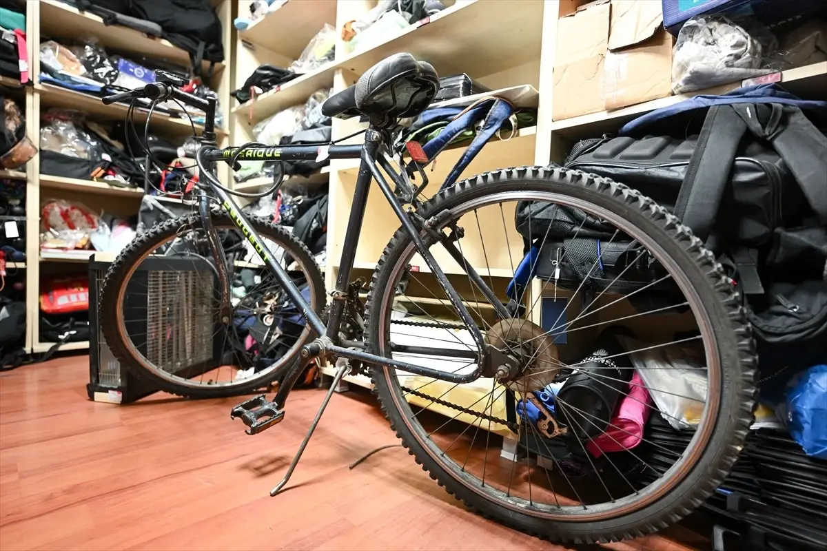 İETT\'de Unutulan Eşyalar Sergilendi