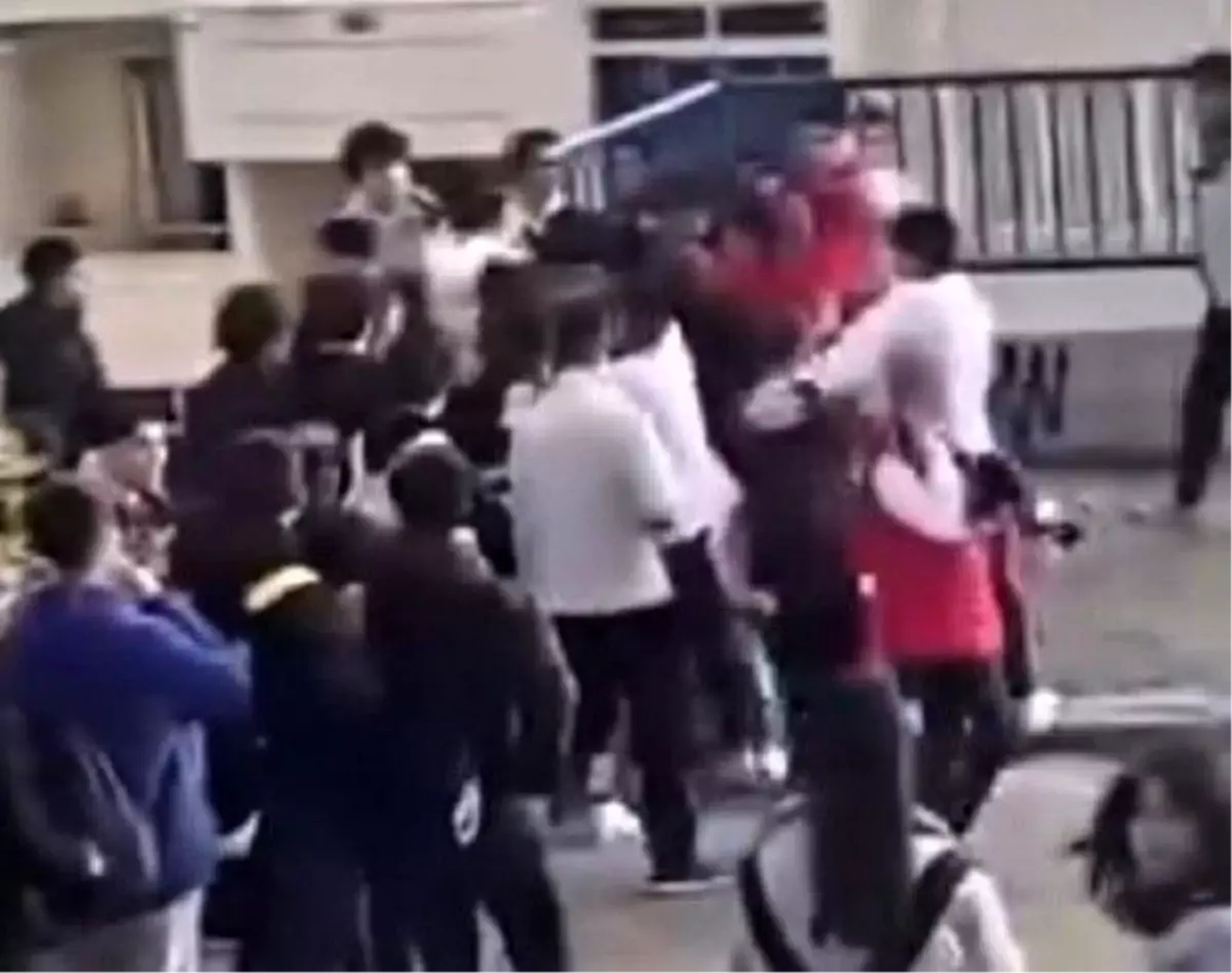 Buca\'da Tekme Tokatlı Öğrenci Kavgası