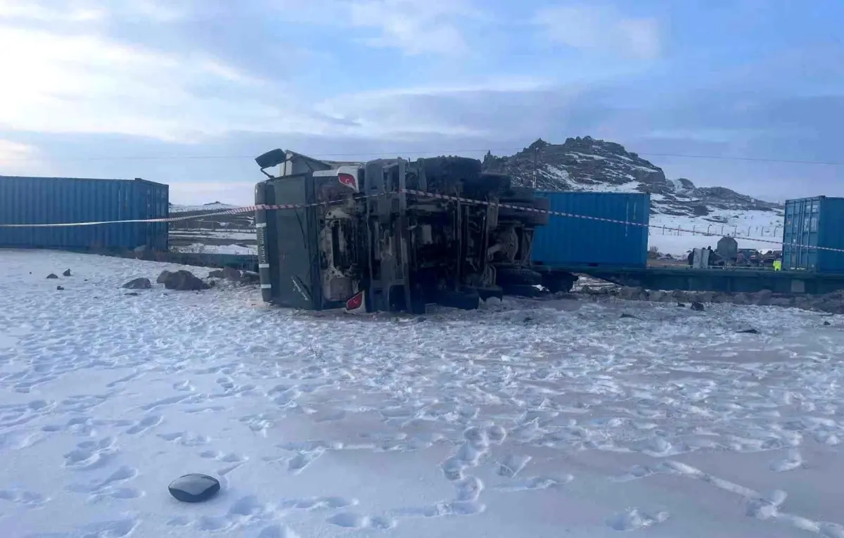 Kars\'ta Hemzemin Geçitte Kaza: 1 Ölü