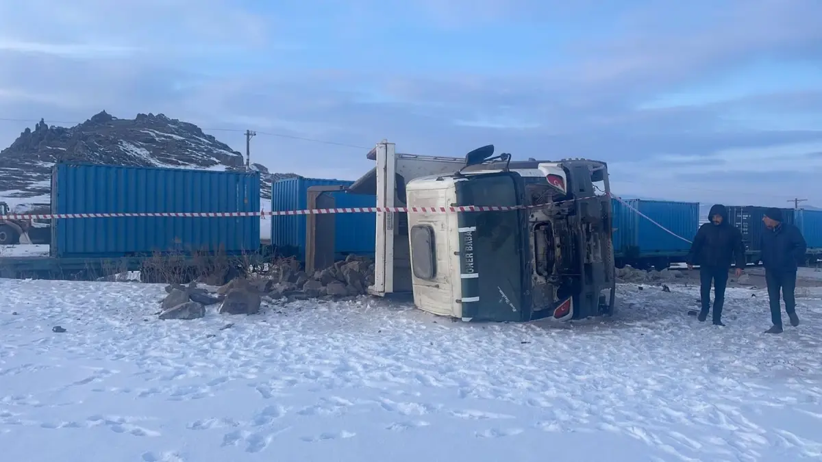 Kars\'ta Trafik Kazası: Şoför Hayatını Kaybetti