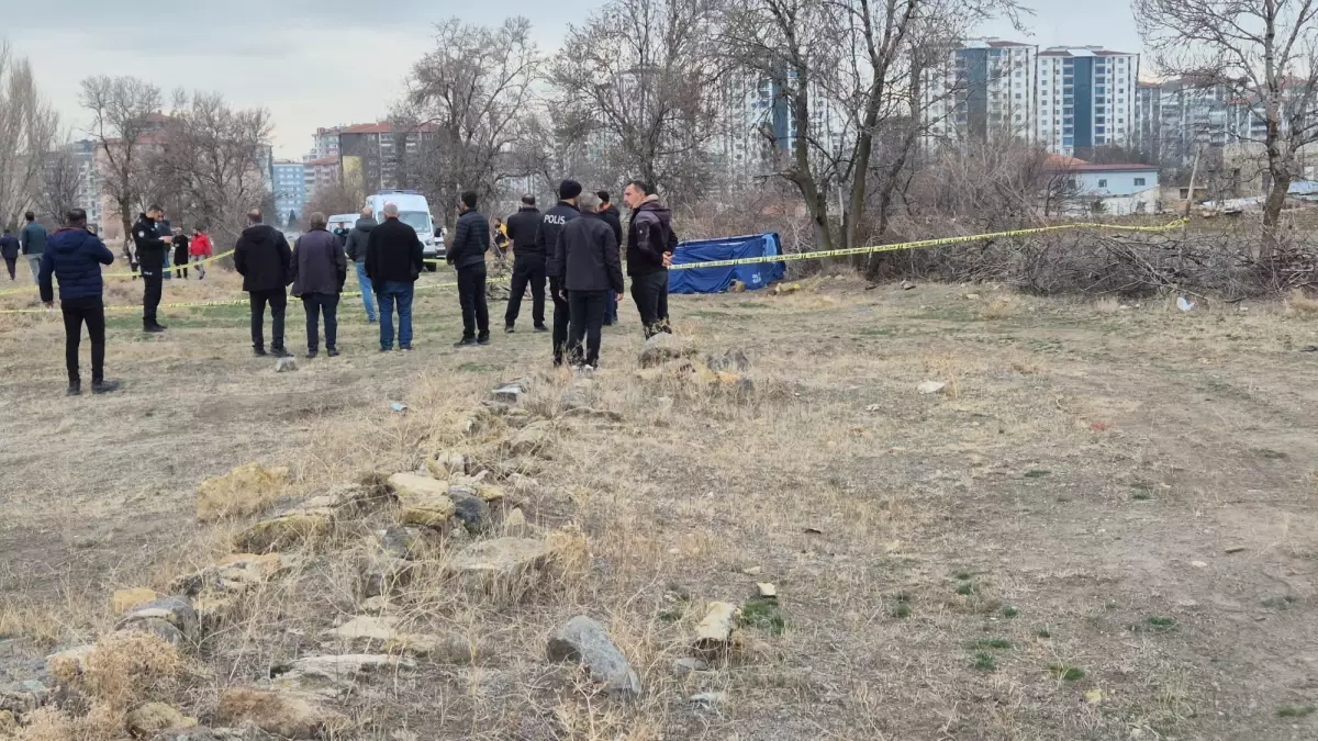 Kayıp olarak aranırken yanmış cesedi bulundu