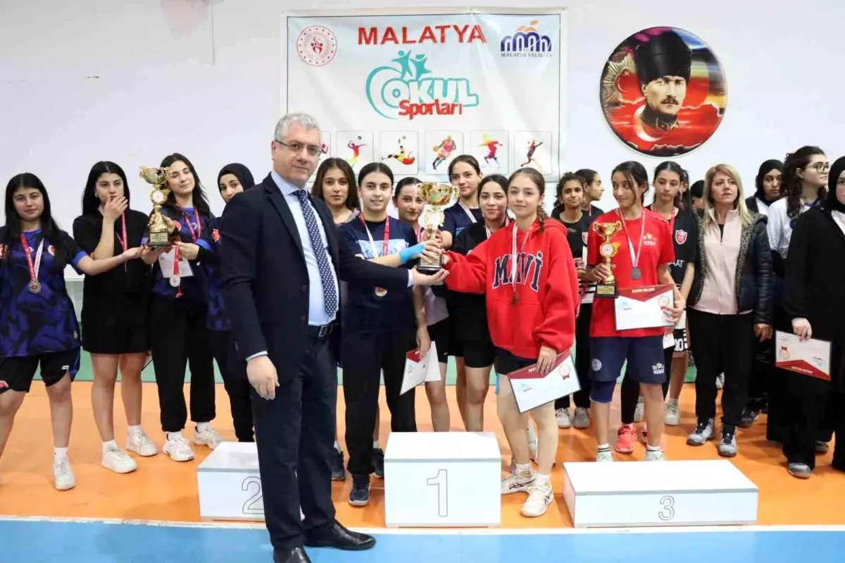 Malatya\'da Badminton ve Futsal Müsabakaları Tamamlandı