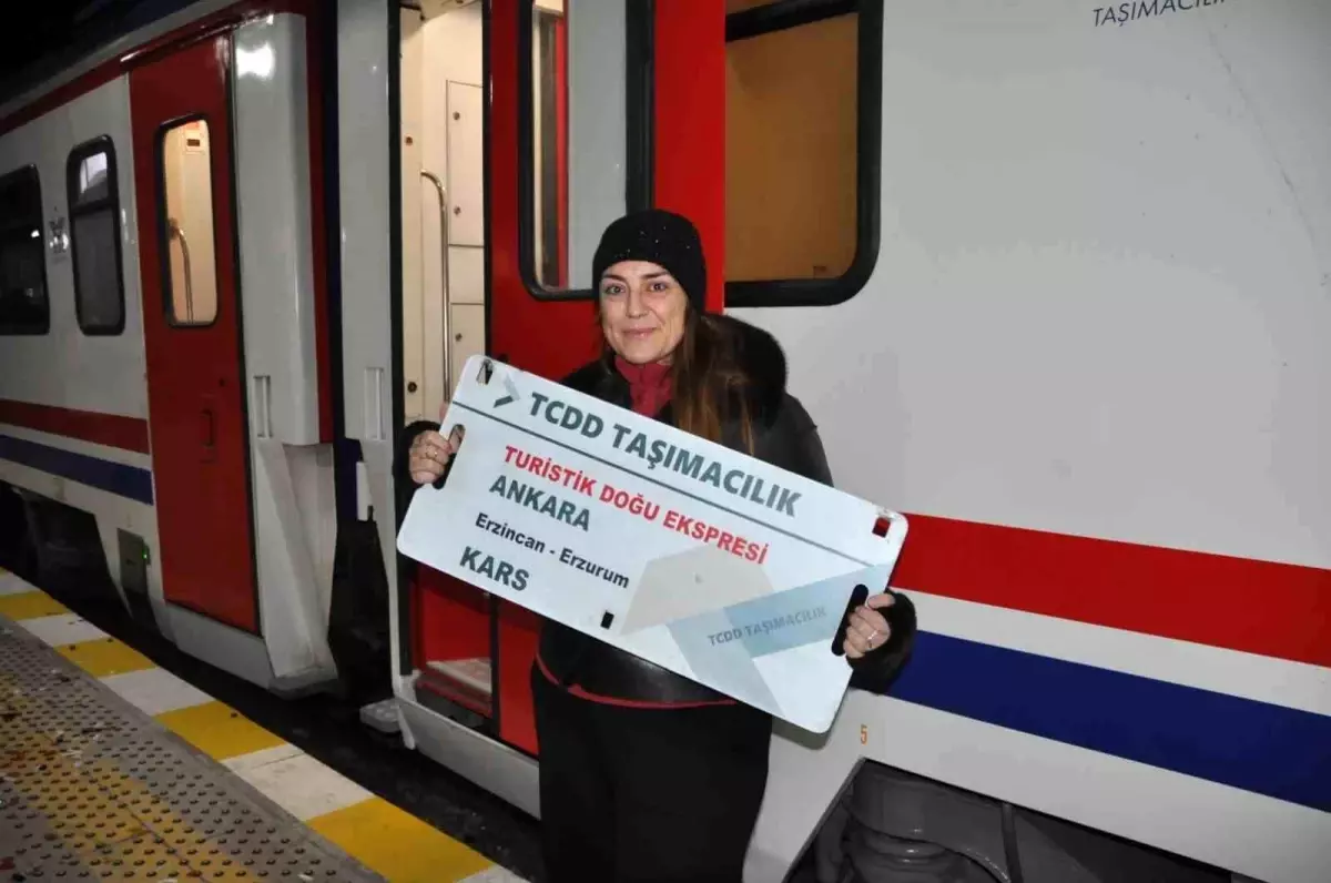 Masalsı yolculuğun son durağı: Turistik Doğu Ekspresi Kars\'ta coşkuyla karşılandı