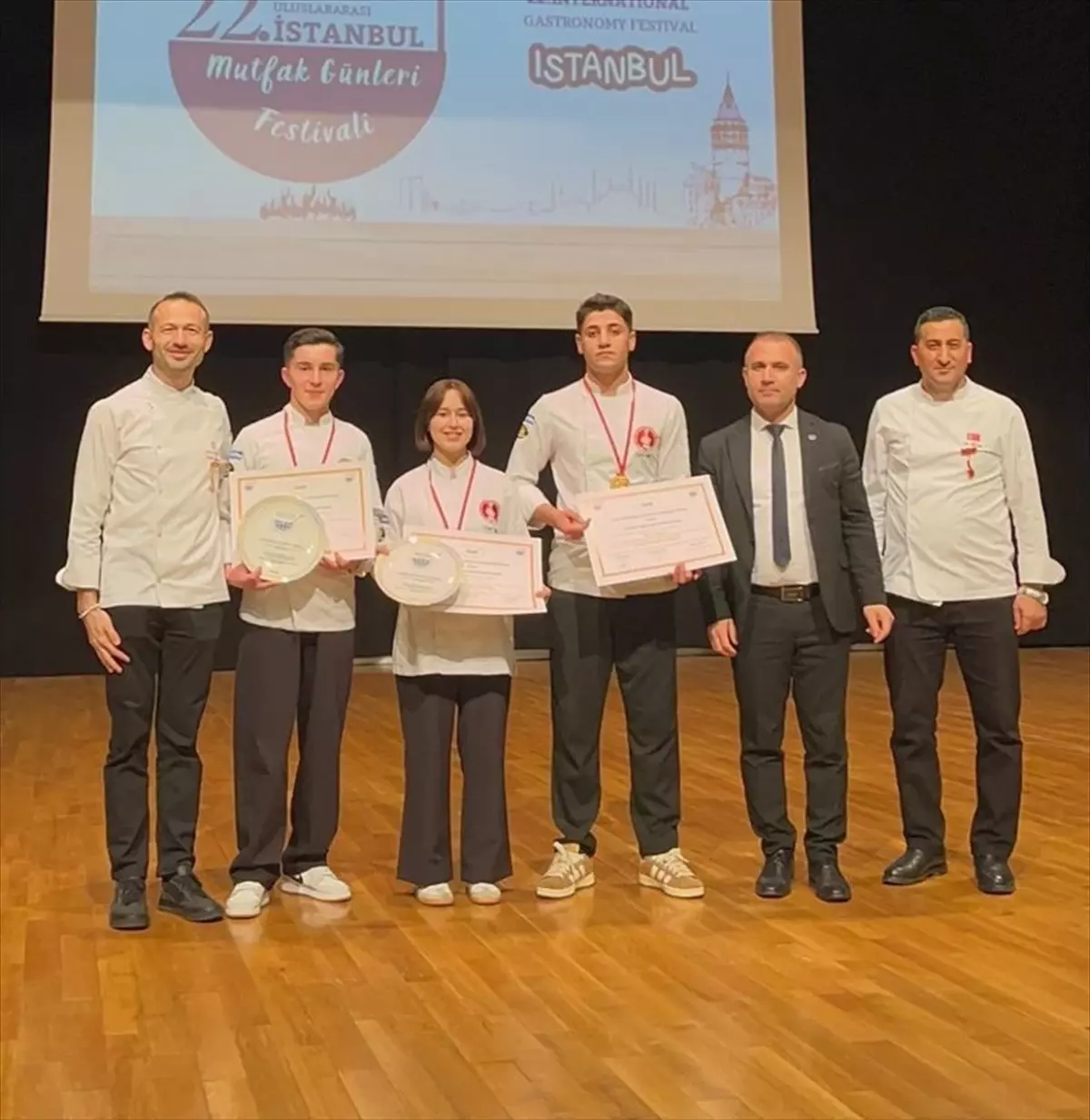 Mengen Aşçılar Lisesi\'nden Altın Madalya