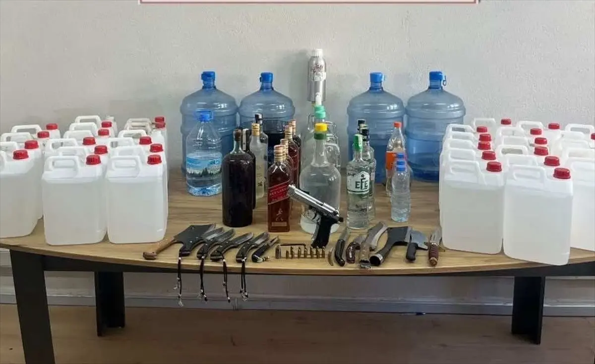 Muğla\'da Kaçakçılık Operasyonu: 1 Ton Sahte İçki Ele Geçirildi