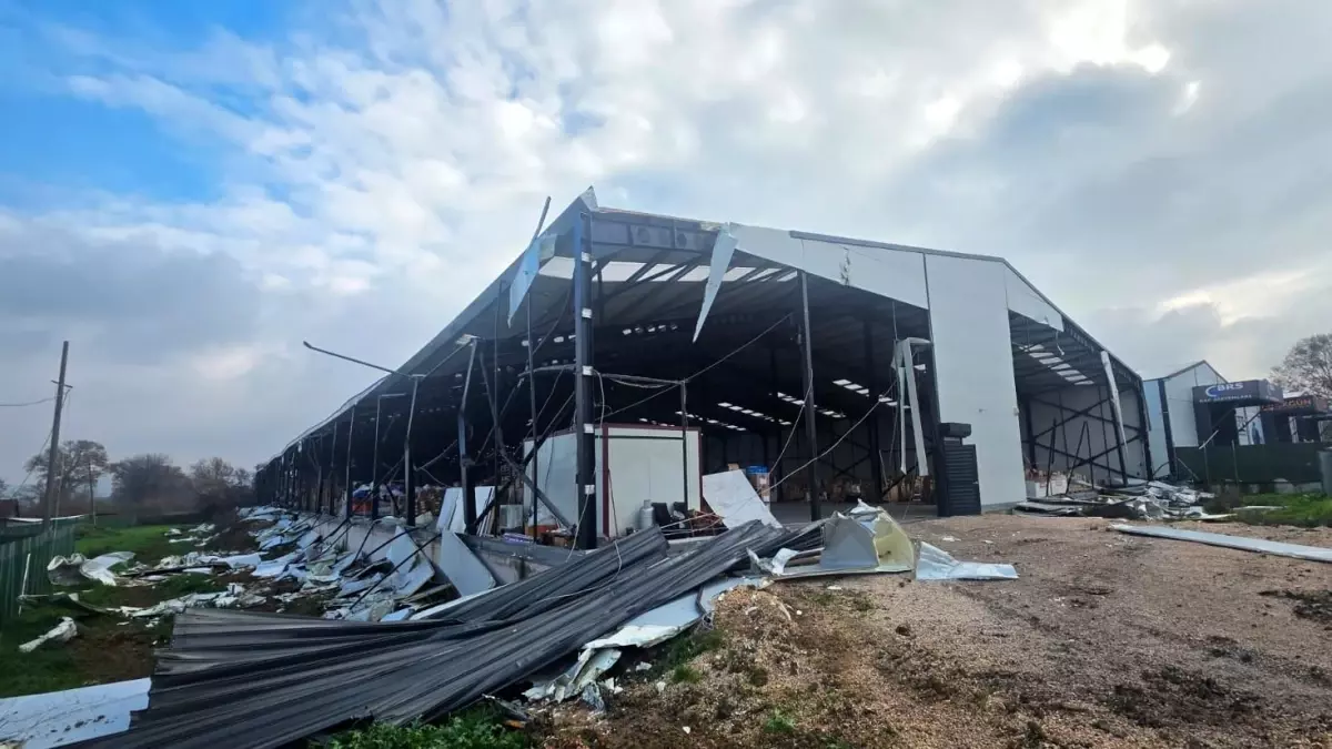 Nilüfer\'de iki kaçak yapı daha yıkıldı