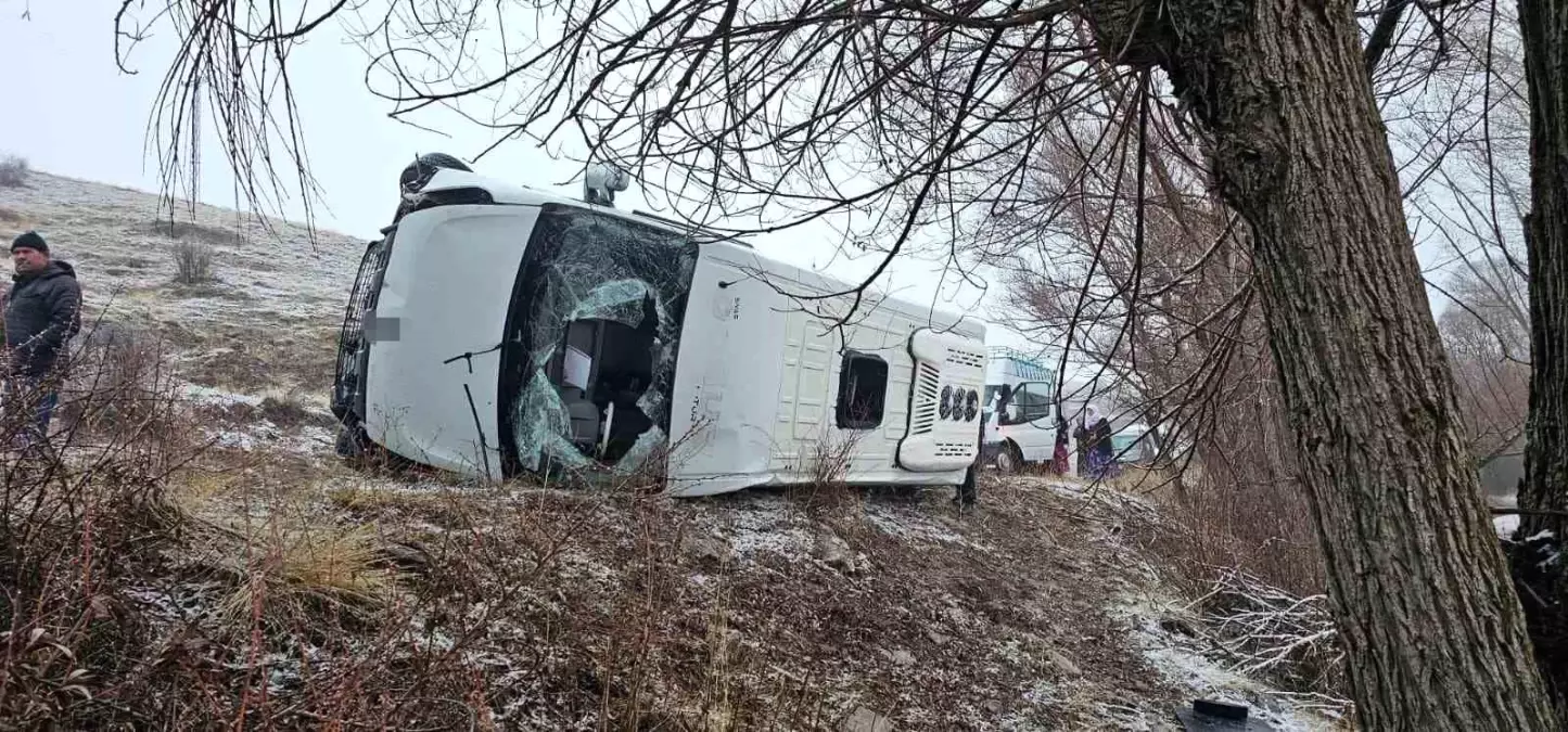 Sivas\'ta Okul Servisi Kaza Yaptı