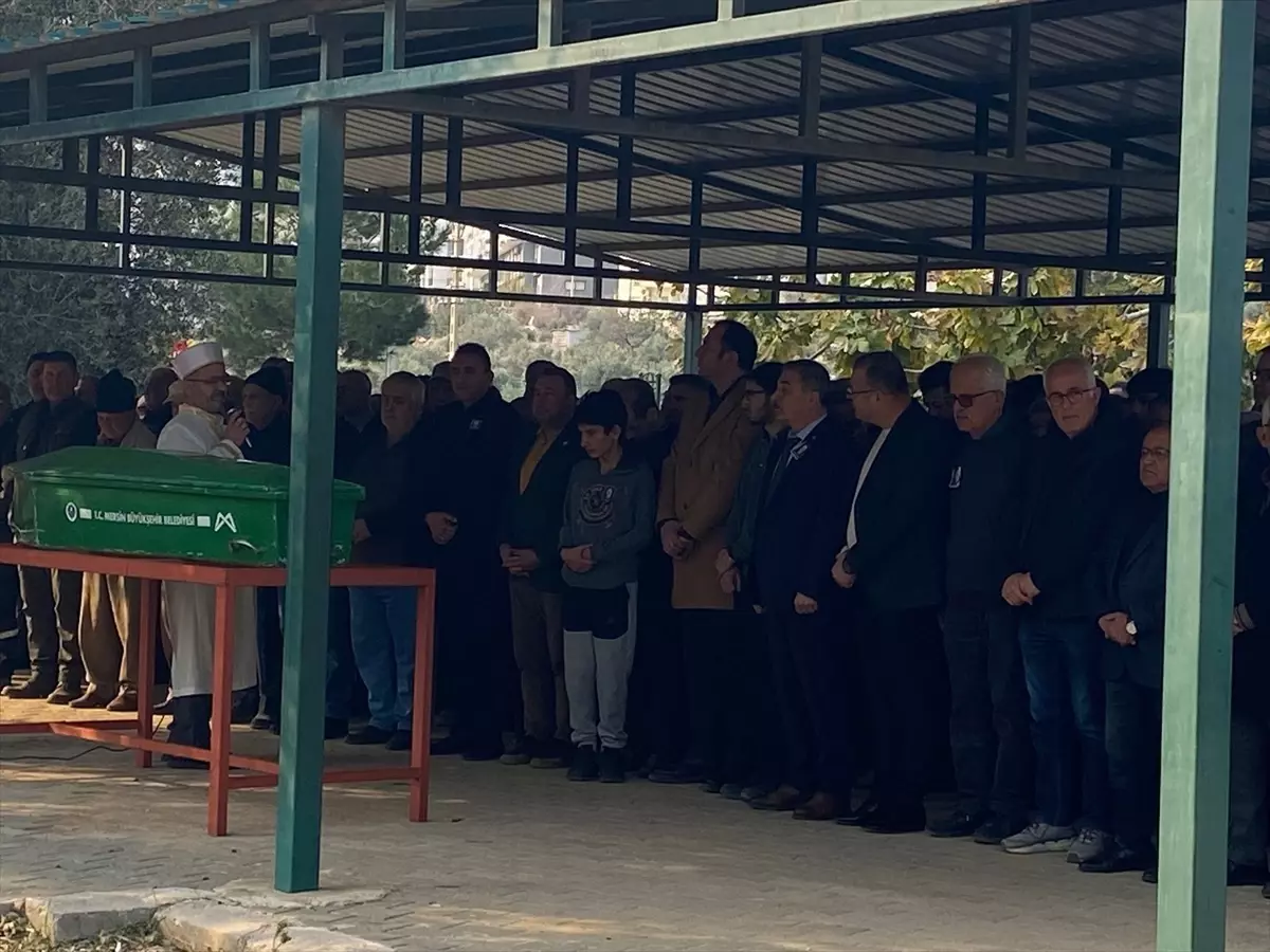 Öğretmen Tuncay Arslan\'ın Cenazesi Toprağa Verildi