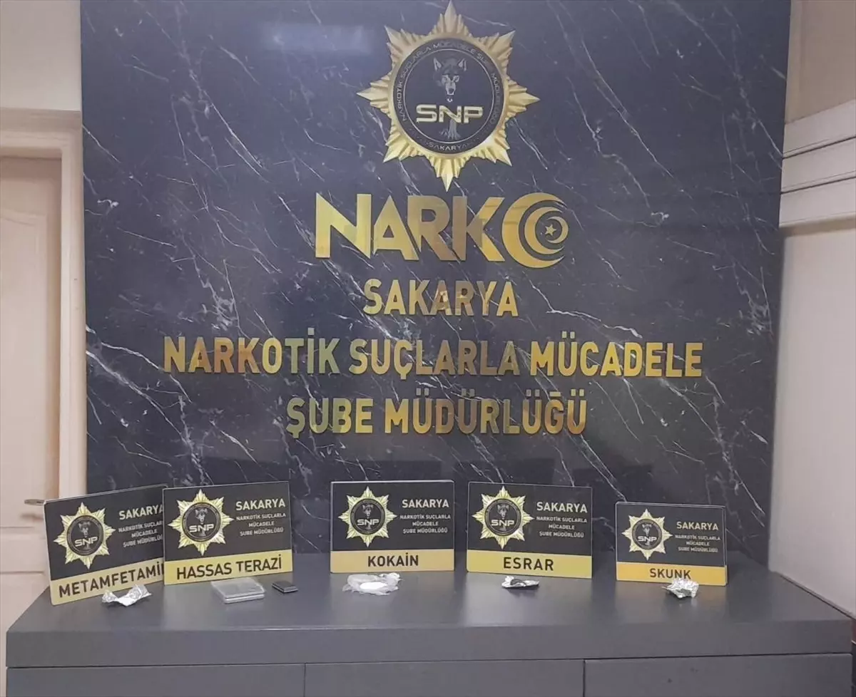 Hendek\'te Uyuşturucu Operasyonu: 8 Zanlı Gözaltında