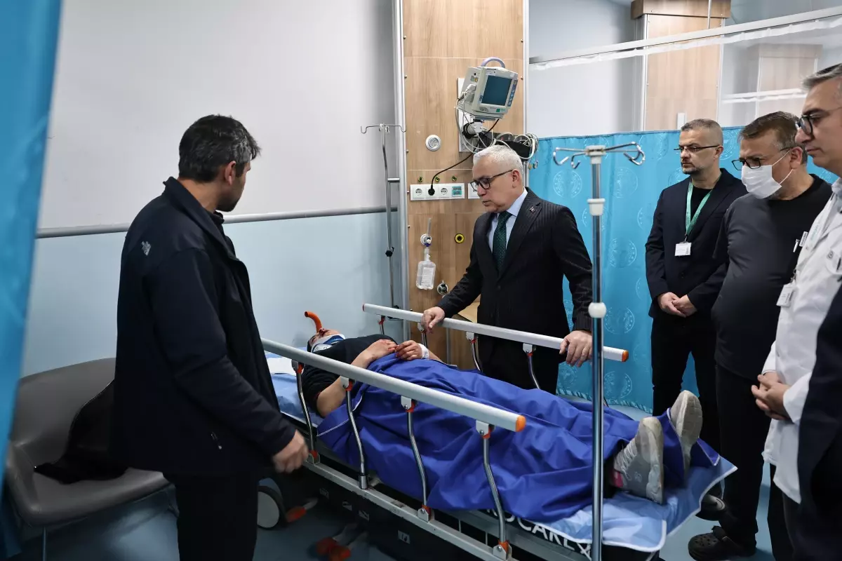 Sivas\'ta Servis Kazası: Hayati Tehlike Yok