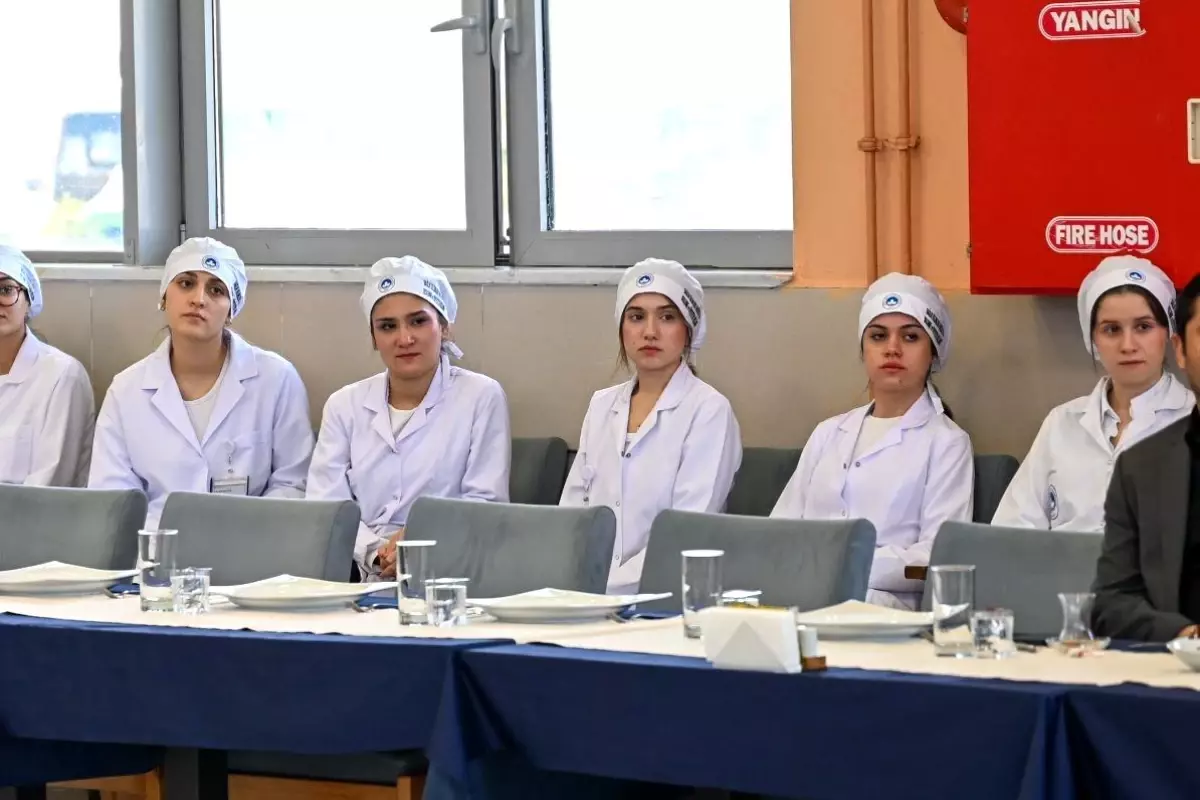 Öğrenciler Yöresel Lezzetleri Tanıttı