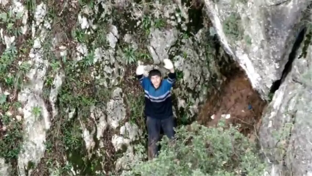 Antalya\'da Mahsur Kalan Genç Kurtarıldı